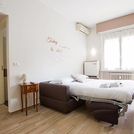 Lorenteggio Studio Apt Milan Luaran gambar