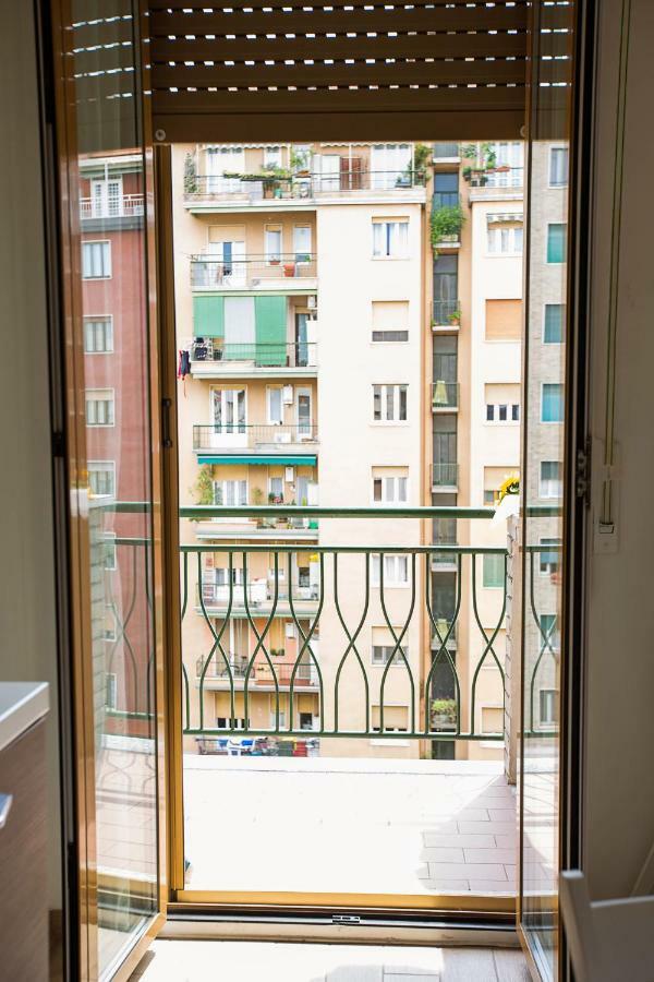 Lorenteggio Studio Apt Milan Luaran gambar