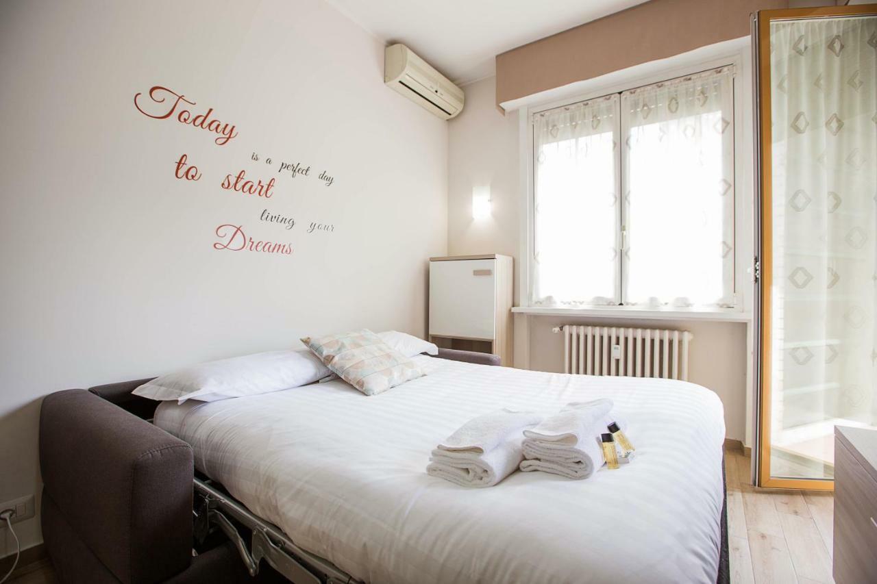 Lorenteggio Studio Apt Milan Luaran gambar
