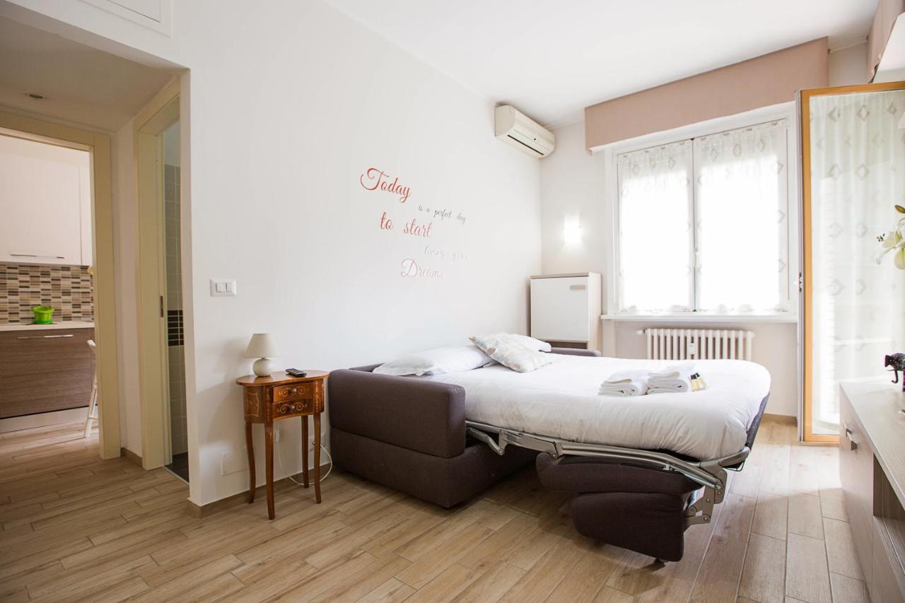 Lorenteggio Studio Apt Milan Luaran gambar
